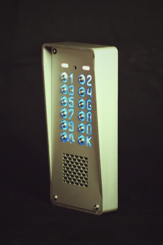 Cyfrowy domofon wielorodzinny z szyfratorem do bloku, natynkowy