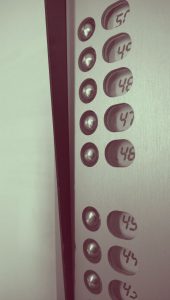 Domofon - przyciski i numery mieszkań